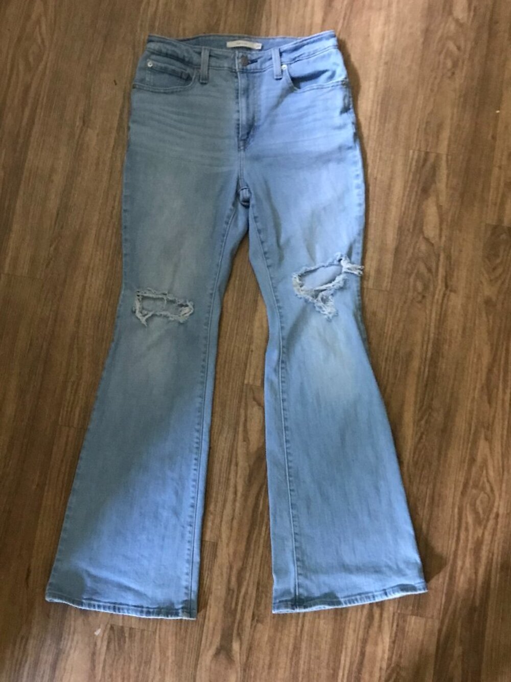 Womens / Juniors Levis size 29 Flare Leg